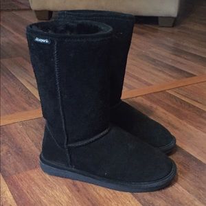 BEARPAW Black boots